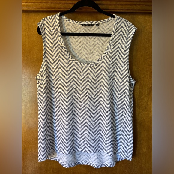 Athleta Breezy Tank in size large Blue White Chevron - Picture 2 of 5